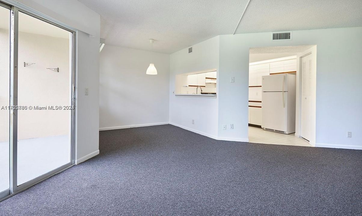 Active With Contract: $1,650 (1 beds, 1 baths, 840 Square Feet)