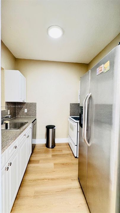 Active With Contract: $2,975 (2 beds, 2 baths, 1029 Square Feet)