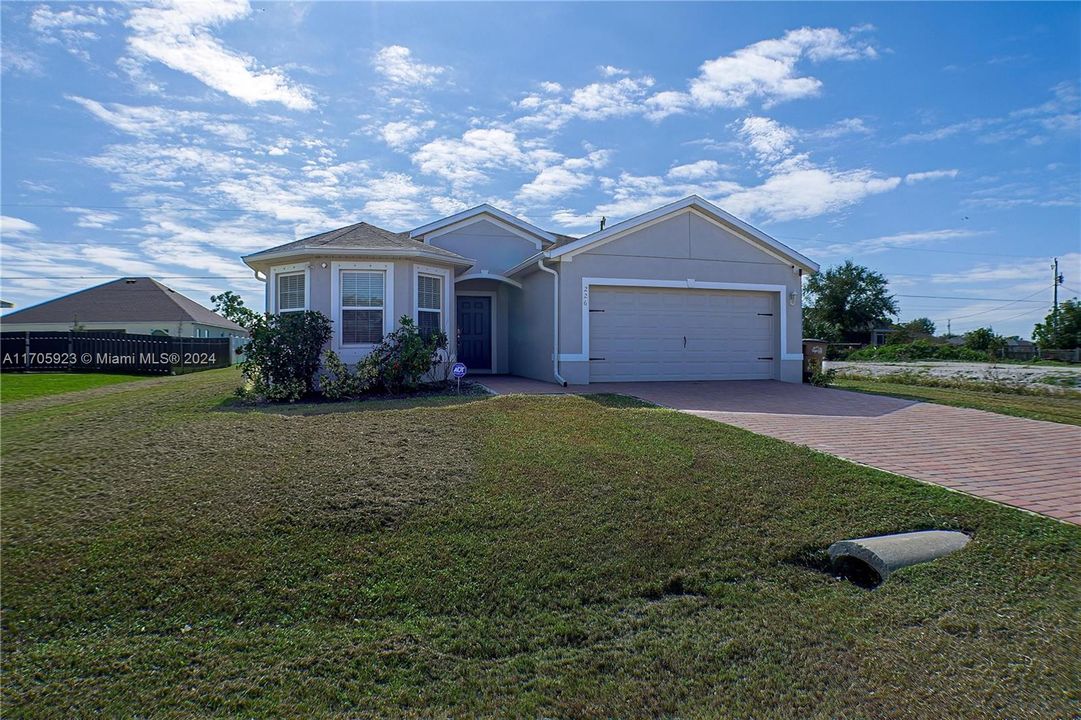 For Sale: $380,000 (3 beds, 2 baths, 1747 Square Feet)