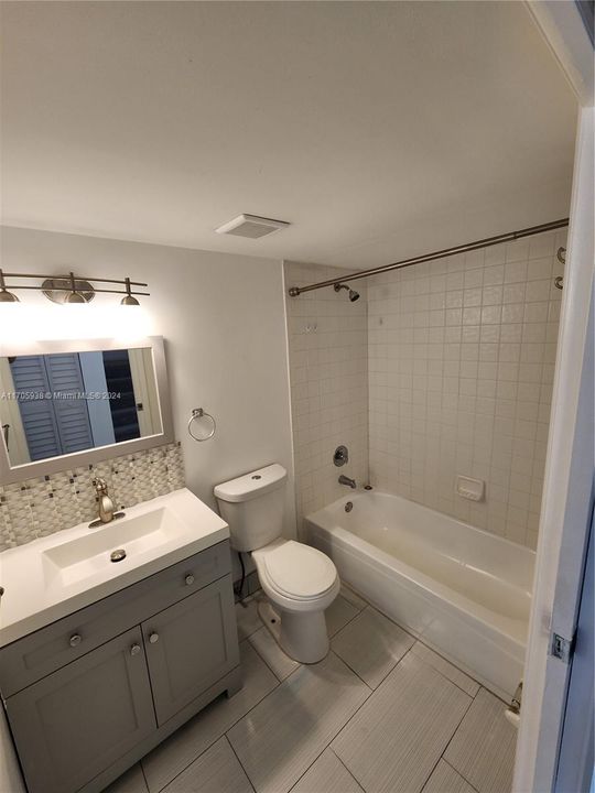 Active With Contract: $2,500 (2 beds, 2 baths, 1110 Square Feet)