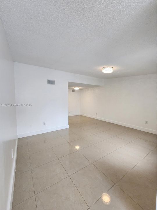 Active With Contract: $2,500 (2 beds, 2 baths, 1110 Square Feet)