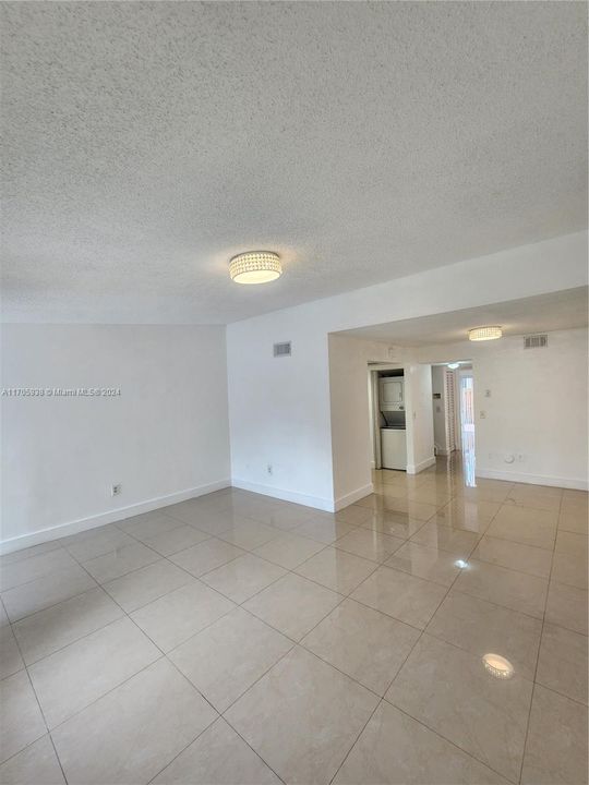 Active With Contract: $2,500 (2 beds, 2 baths, 1110 Square Feet)