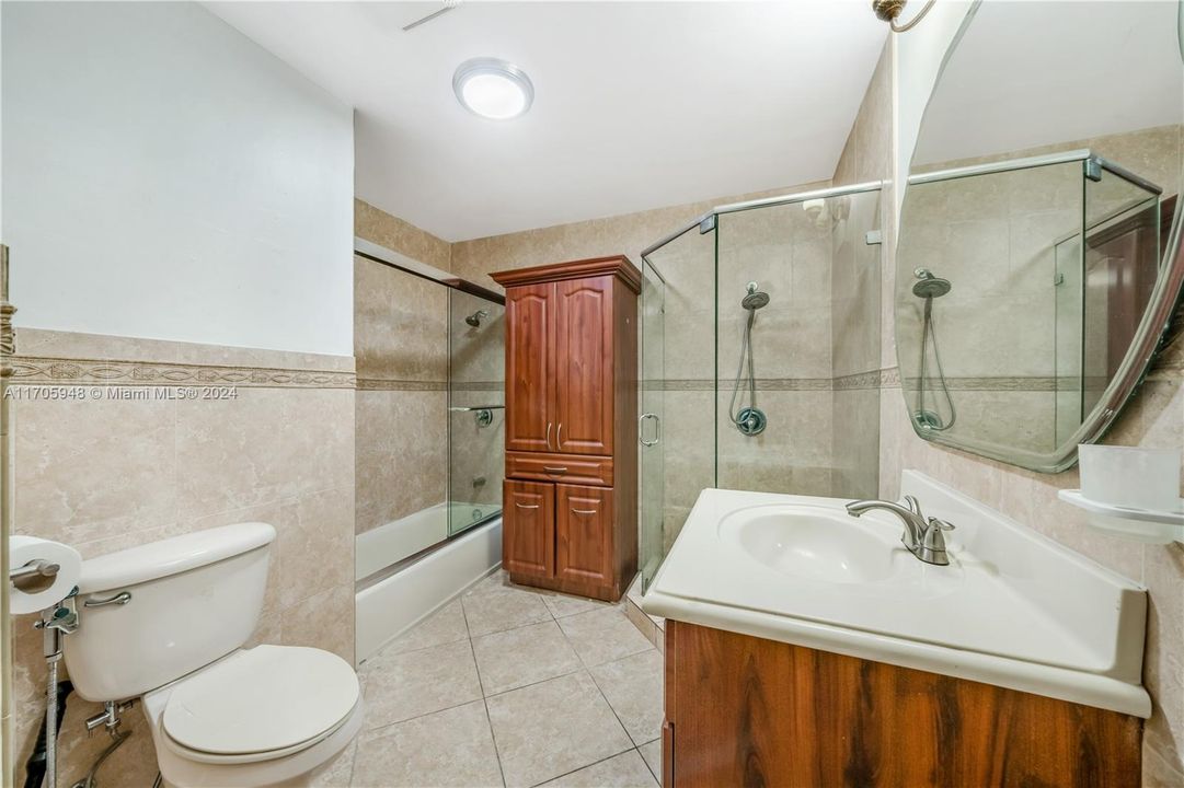 Main bathroom with shower & tub.