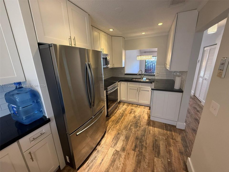 For Rent: $3,000 (2 beds, 2 baths, 1241 Square Feet)