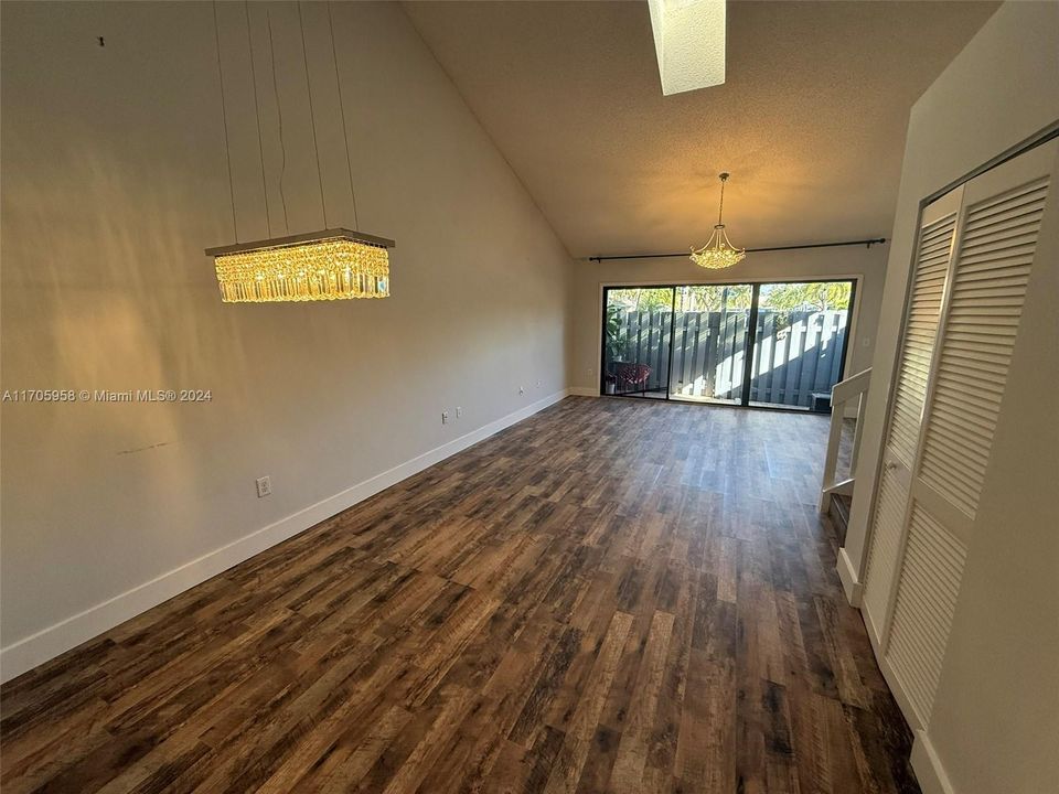 For Rent: $3,000 (2 beds, 2 baths, 1241 Square Feet)