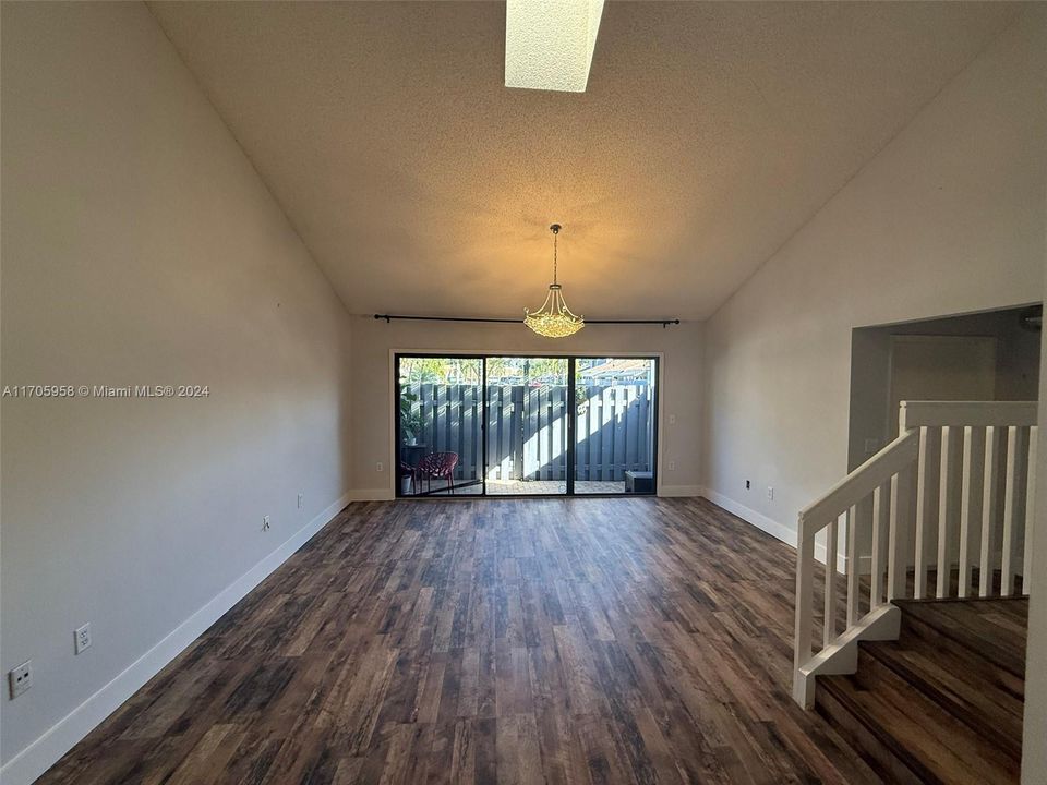 For Rent: $3,000 (2 beds, 2 baths, 1241 Square Feet)