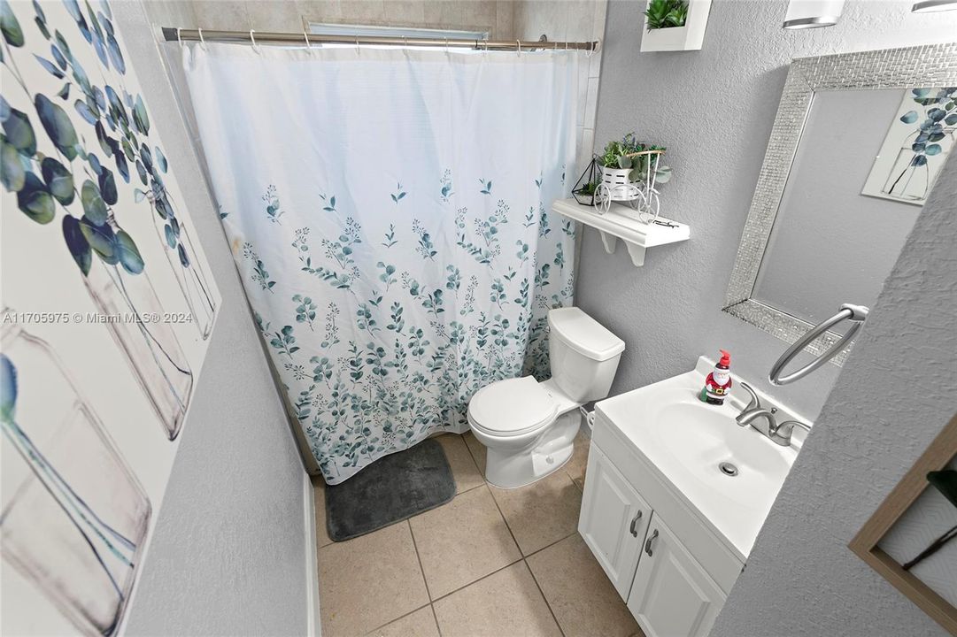 2nd Bathroom