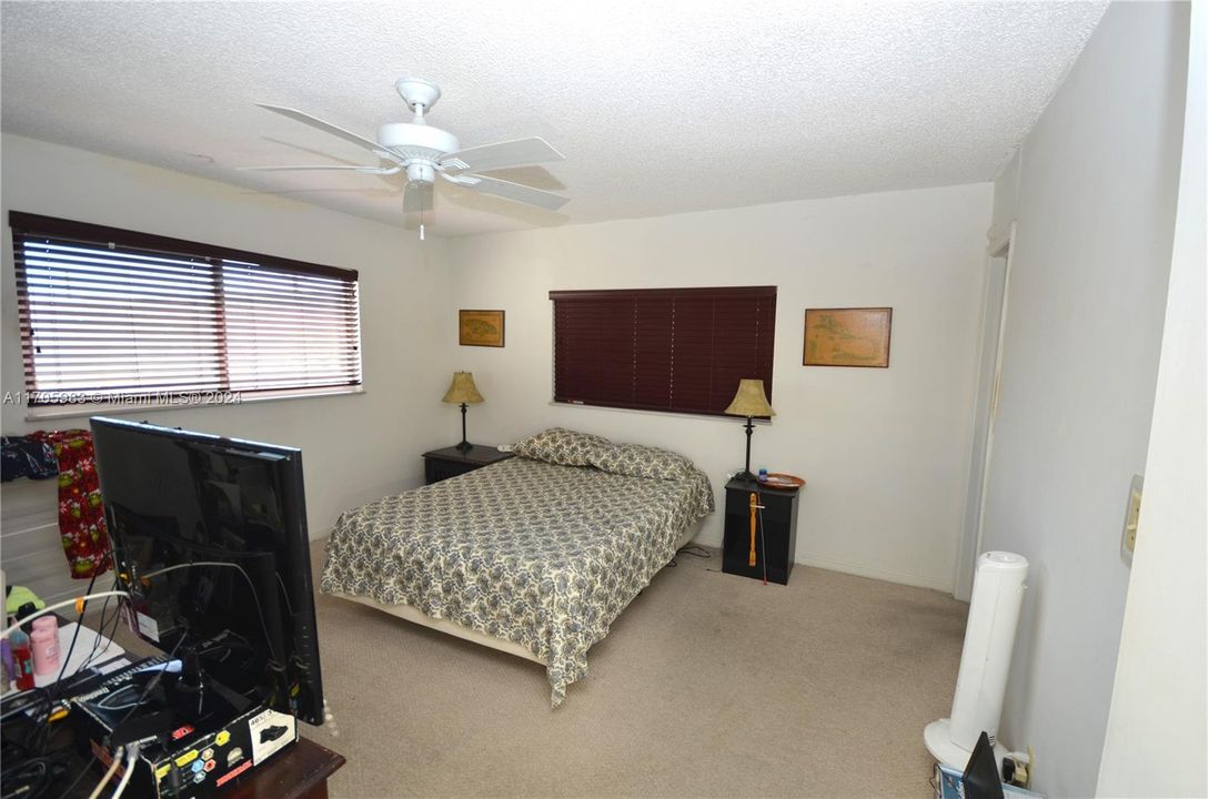 For Sale: $175,000 (2 beds, 2 baths, 1170 Square Feet)