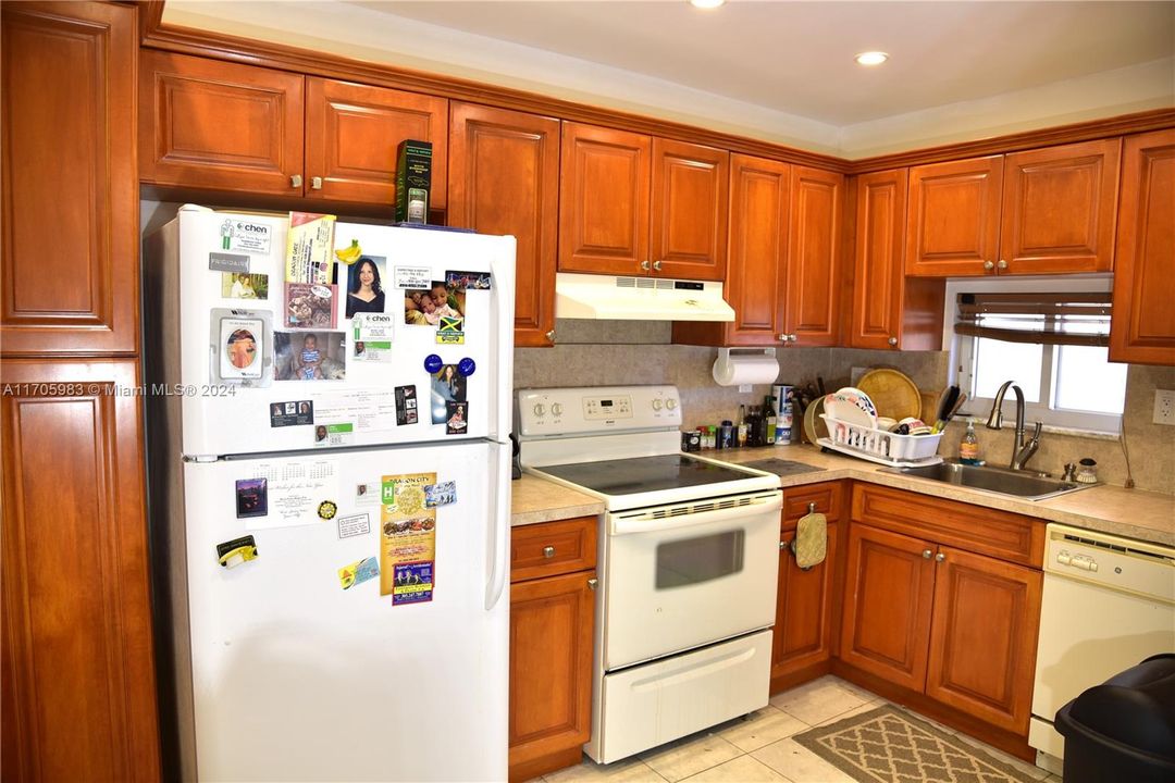 For Sale: $175,000 (2 beds, 2 baths, 1170 Square Feet)