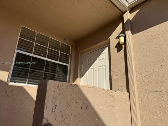 For Rent: $2,100 (2 beds, 2 baths, 854 Square Feet)