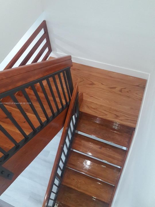 STAIRS POLISHED WOOD