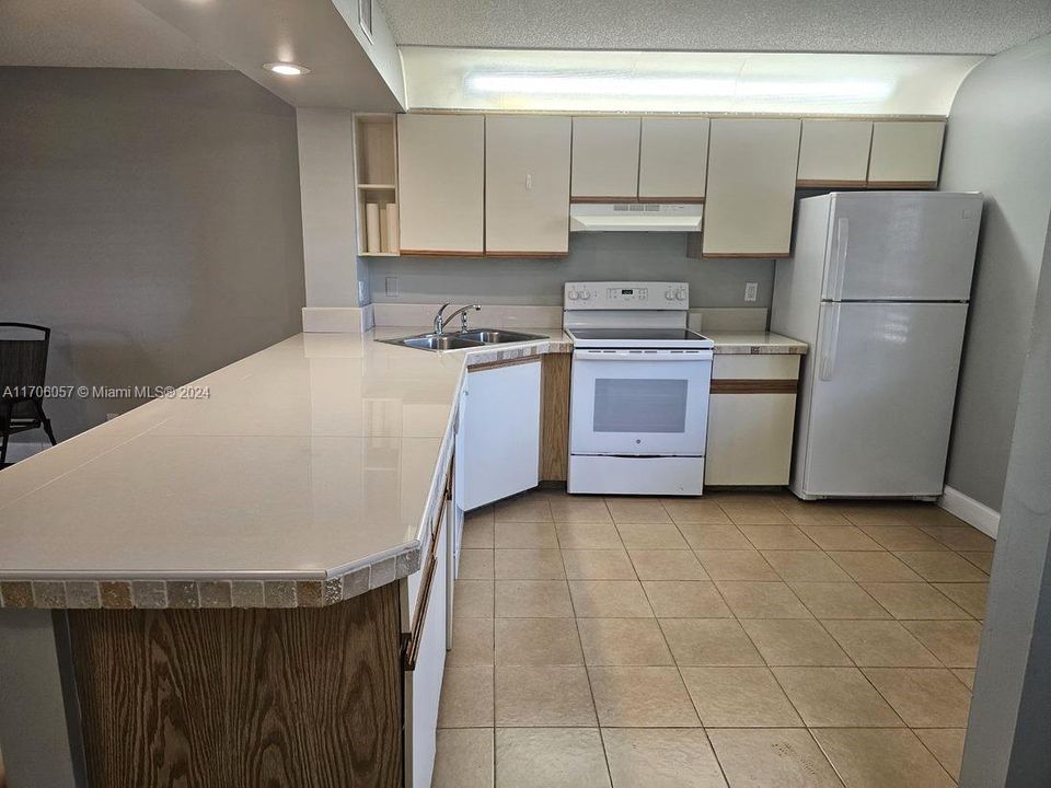 For Rent: $2,100 (2 beds, 2 baths, 1270 Square Feet)