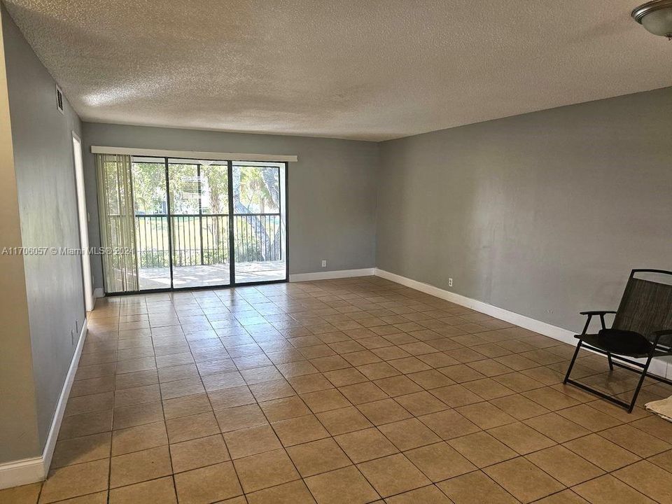 For Rent: $2,100 (2 beds, 2 baths, 1270 Square Feet)