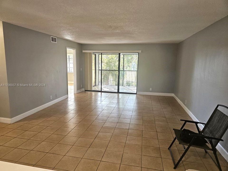 For Rent: $2,100 (2 beds, 2 baths, 1270 Square Feet)