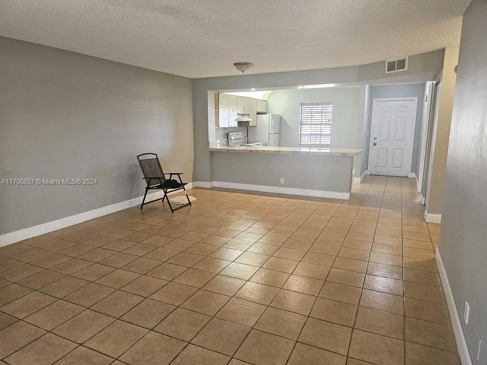 For Rent: $2,100 (2 beds, 2 baths, 1270 Square Feet)