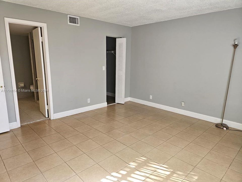 For Rent: $2,100 (2 beds, 2 baths, 1270 Square Feet)