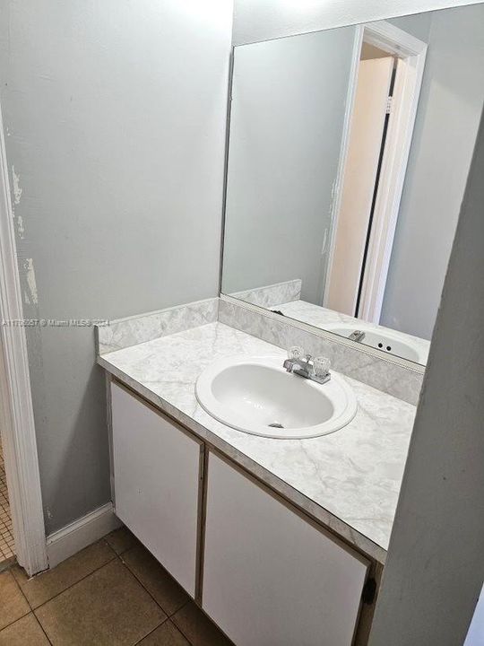 For Rent: $2,100 (2 beds, 2 baths, 1270 Square Feet)