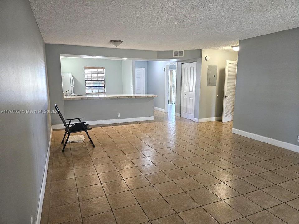 For Rent: $2,100 (2 beds, 2 baths, 1270 Square Feet)