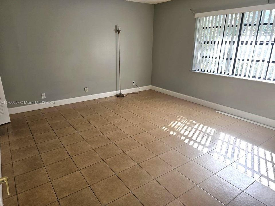 For Rent: $2,100 (2 beds, 2 baths, 1270 Square Feet)