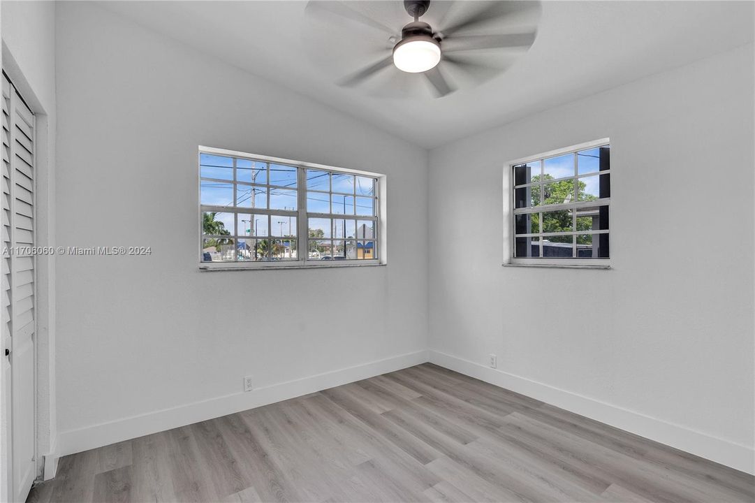 Active With Contract: $2,500 (2 beds, 1 baths, 700 Square Feet)