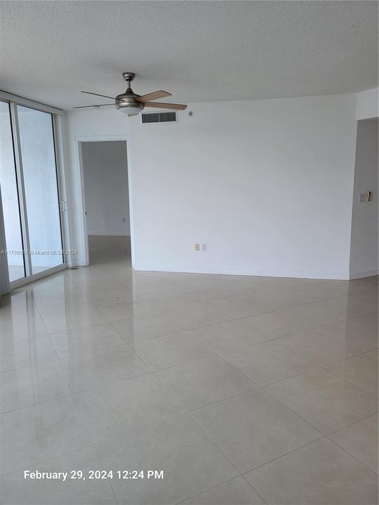 Activo con contrato: $399,900 (2 camas, 2 baños, 1195 Pies cuadrados)