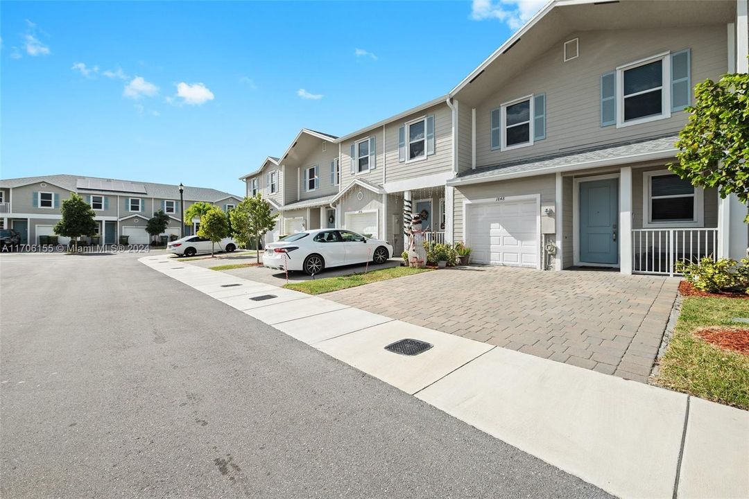 For Sale: $415,000 (3 beds, 2 baths, 1488 Square Feet)