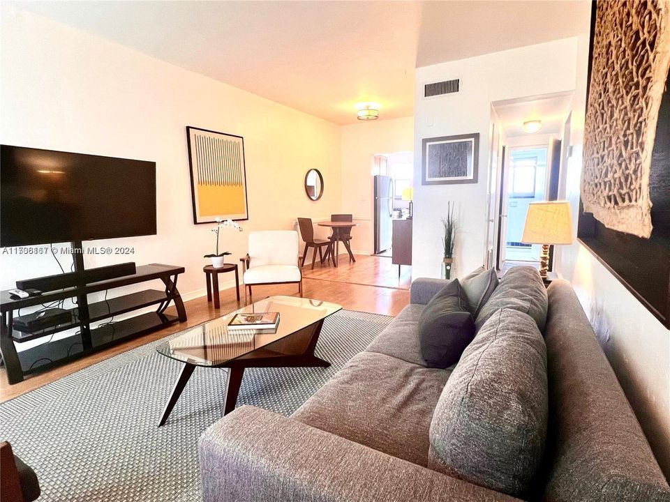 For Sale: $314,000 (1 beds, 1 baths, 506 Square Feet)