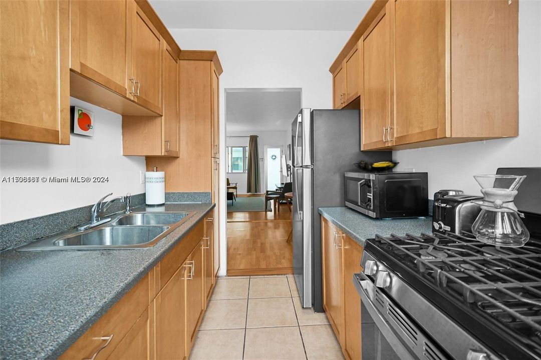 For Sale: $314,000 (1 beds, 1 baths, 506 Square Feet)