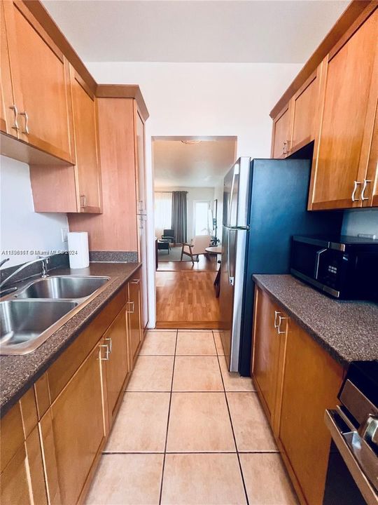 For Sale: $314,000 (1 beds, 1 baths, 506 Square Feet)