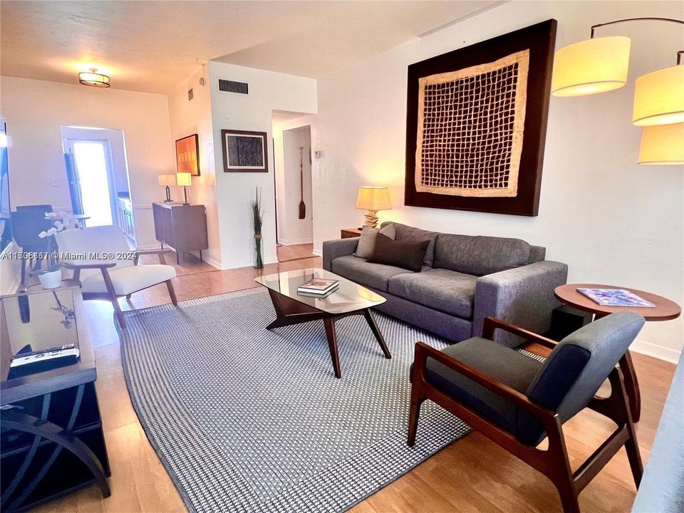 For Sale: $314,000 (1 beds, 1 baths, 506 Square Feet)