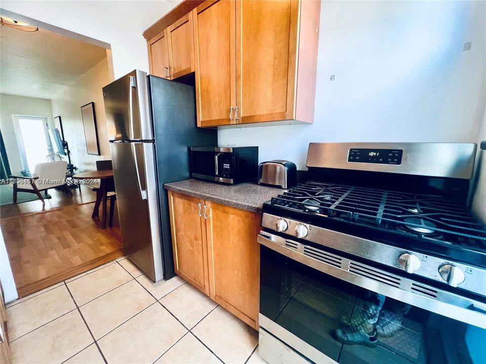 For Sale: $314,000 (1 beds, 1 baths, 506 Square Feet)