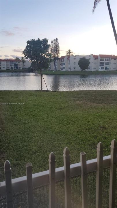 EXCELENTE Y BELLO LAGO QUE SE APRECIA  DESDE  EL BALCON DEL DEPARTAMENTOBELLO LAGO QUE SE APRECIA DESDE EL BALCON DEL DEPARTAMENTO