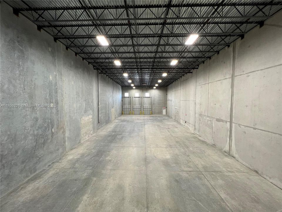 7,047 sq.ft. of Warehouse Space. The block panels allow connection to both warehouses