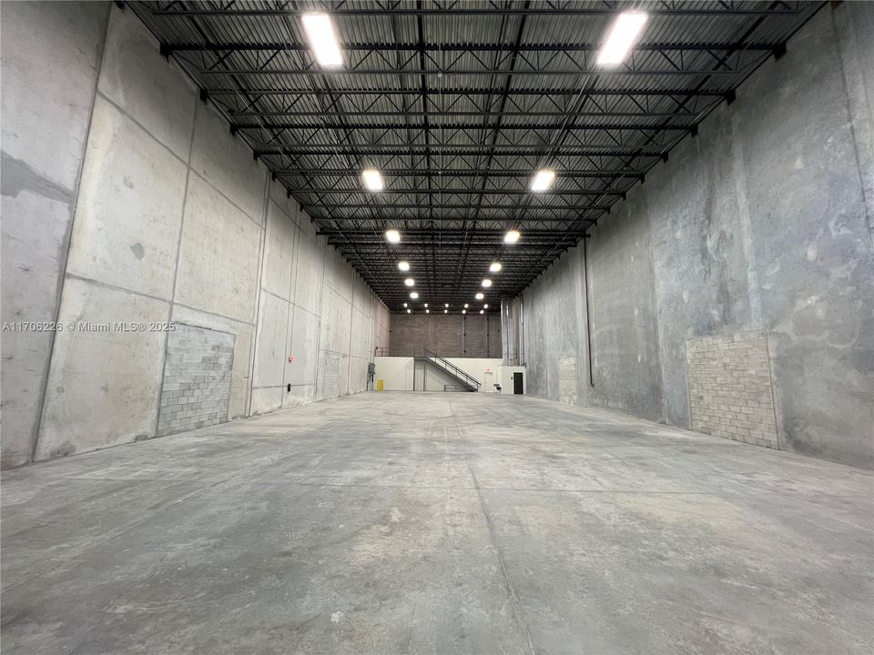 7,047 sq.ft. of Warehouse Space. The block panels allow connection to both warehouses