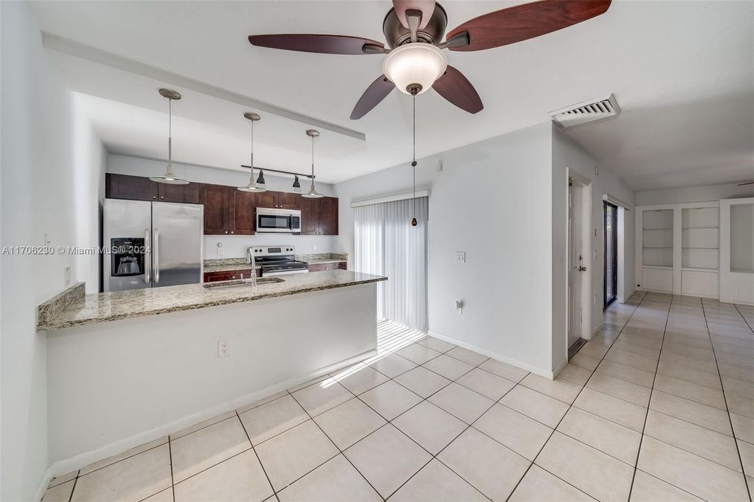 For Sale: $289,000 (2 beds, 2 baths, 1236 Square Feet)