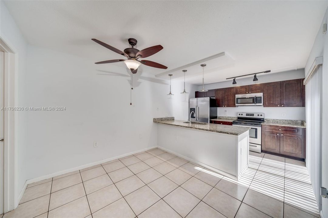 For Sale: $289,000 (2 beds, 2 baths, 1236 Square Feet)