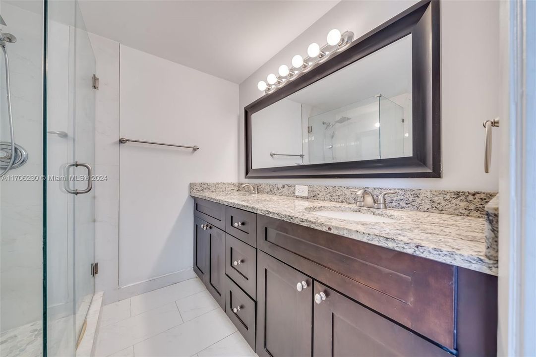 For Sale: $289,000 (2 beds, 2 baths, 1236 Square Feet)