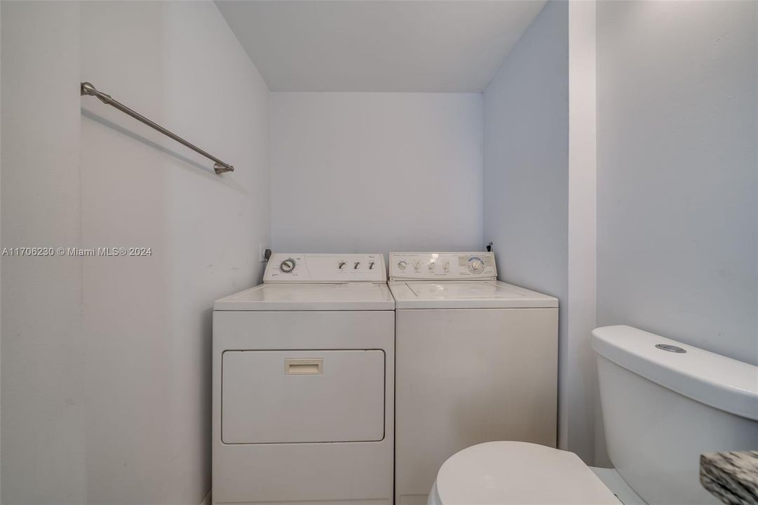 For Sale: $289,000 (2 beds, 2 baths, 1236 Square Feet)