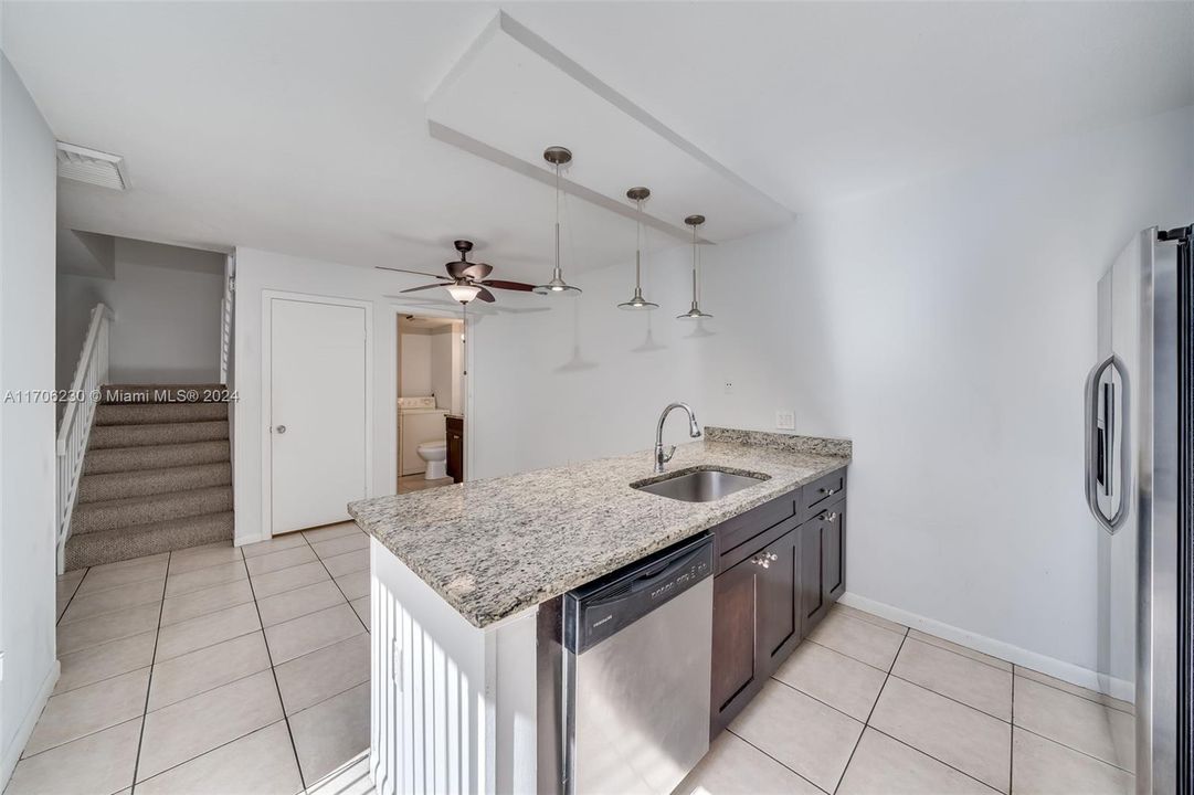 For Sale: $289,000 (2 beds, 2 baths, 1236 Square Feet)