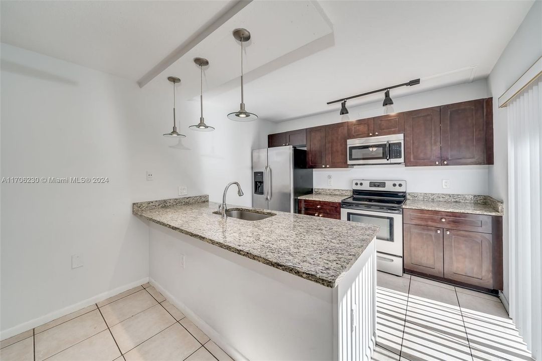 For Sale: $289,000 (2 beds, 2 baths, 1236 Square Feet)