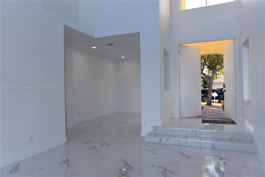 En Venta: $940,500 (6 camas, 3 baños, 2894 Pies cuadrados)