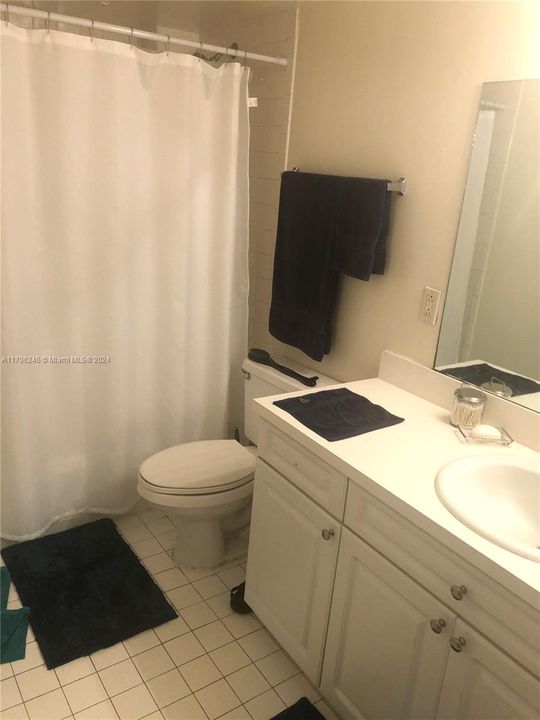 Active With Contract: $1,800 (1 beds, 1 baths, 810 Square Feet)