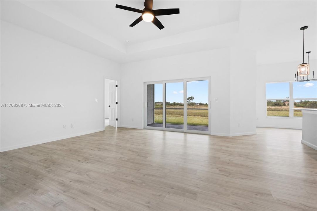 For Sale: $378,900 (3 beds, 2 baths, 1714 Square Feet)