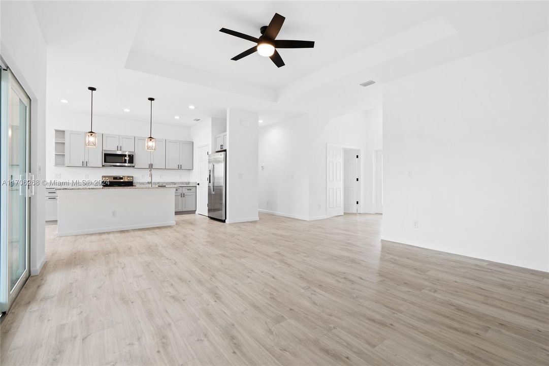 For Sale: $378,900 (3 beds, 2 baths, 1714 Square Feet)