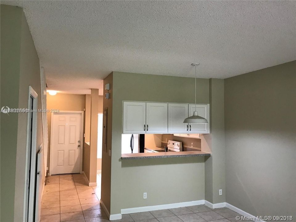 For Sale: $295,000 (2 beds, 2 baths, 1104 Square Feet)