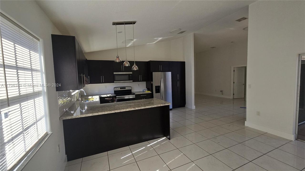 Active With Contract: $3,950 (4 beds, 2 baths, 2004 Square Feet)