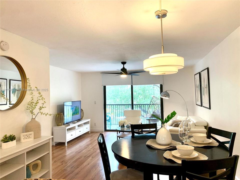 For Sale: $289,900 (2 beds, 2 baths, 940 Square Feet)