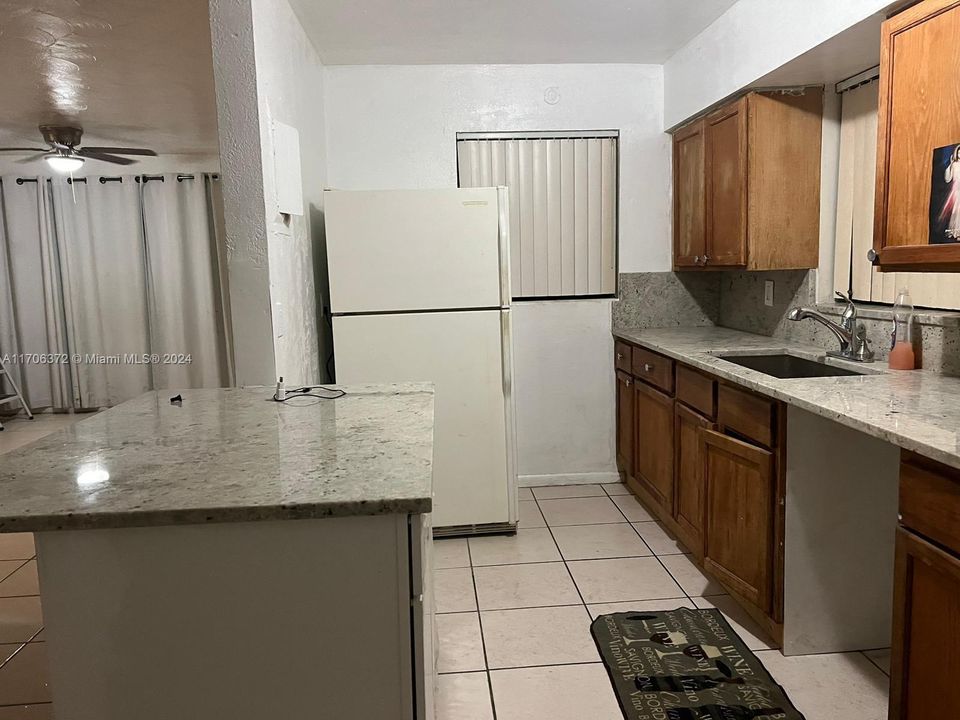 For Sale: $242,000 (3 beds, 1 baths, 940 Square Feet)