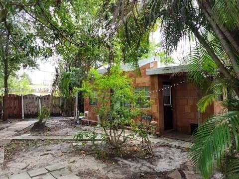 En Venta: $440,000 (3 camas, 3 baños, 895 Pies cuadrados)