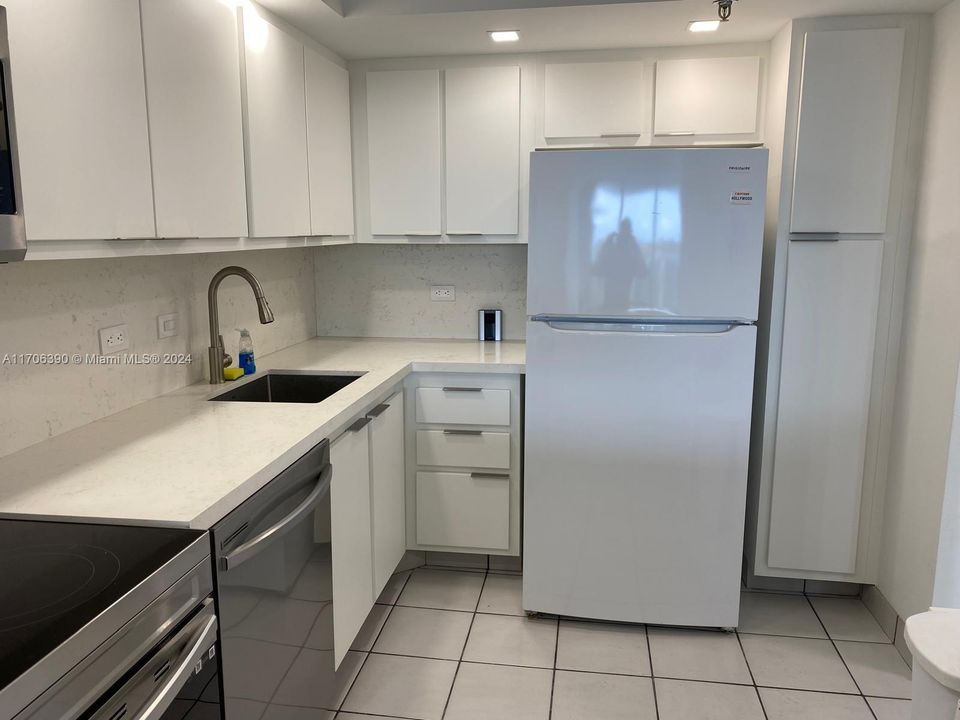 For Sale: $345,000 (2 beds, 2 baths, 1139 Square Feet)